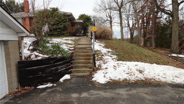 24 Hawthorne Lane, Chester, WV 26034