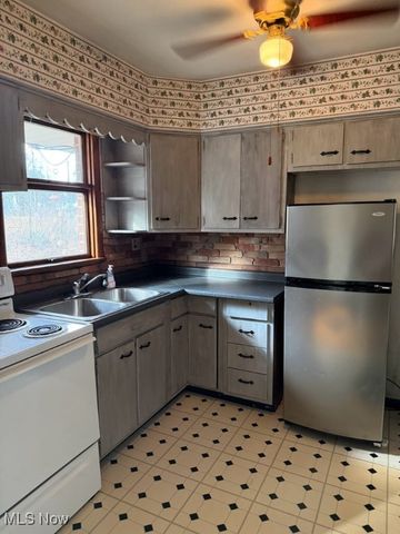 24 Hawthorne Lane, Chester, WV 26034