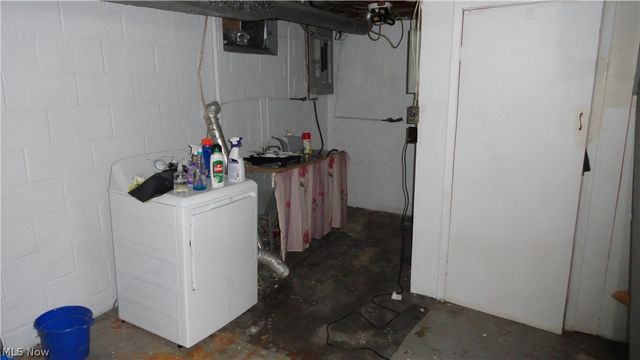 24 Hawthorne Lane, Chester, WV 26034
