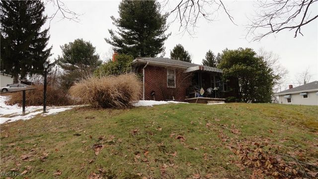 24 Hawthorne Lane, Chester, WV 26034