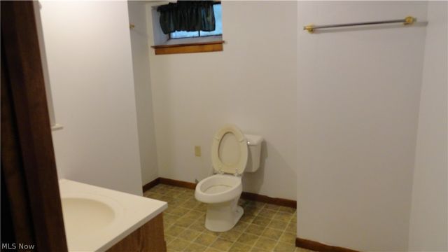 24 Hawthorne Lane, Chester, WV 26034
