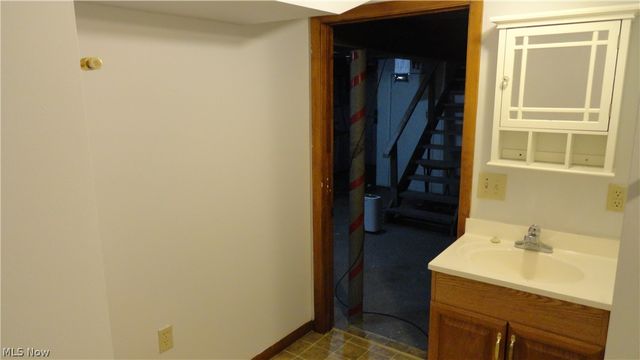 24 Hawthorne Lane, Chester, WV 26034
