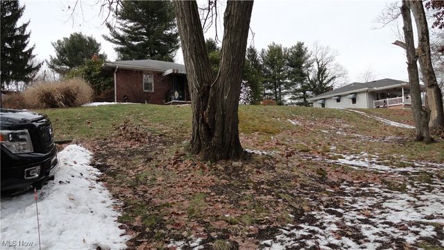 24 Hawthorne Lane, Chester, WV 26034