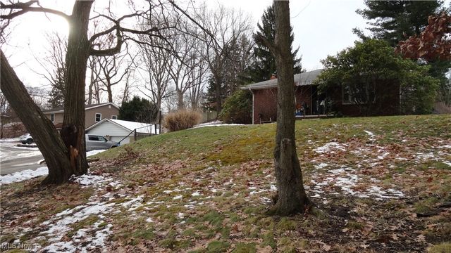 24 Hawthorne Lane, Chester, WV 26034