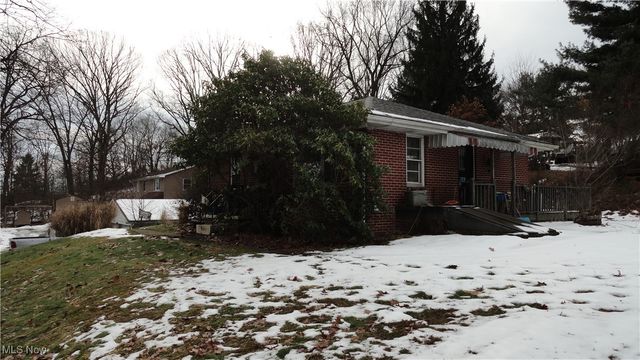 24 Hawthorne Lane, Chester, WV 26034