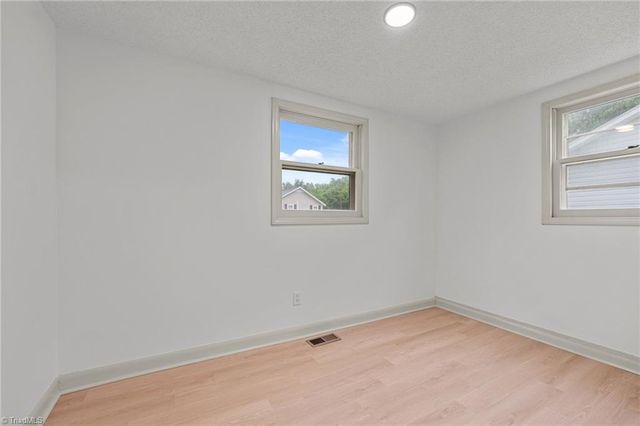 512 Carroll Street, Thomasville, NC 27360