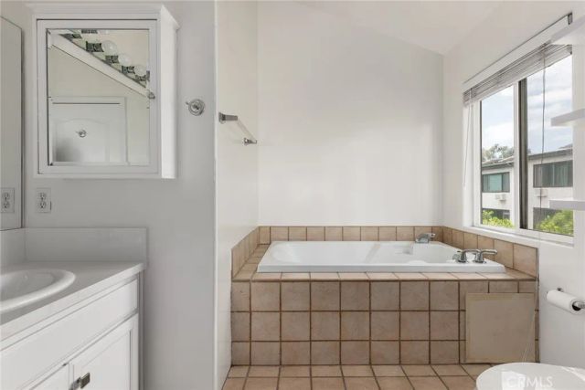 14328 Magnolia Boulevard 2, Sherman Oaks, CA 91423