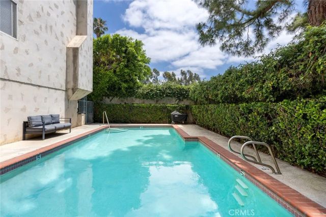 14328 Magnolia Boulevard 2, Sherman Oaks, CA 91423