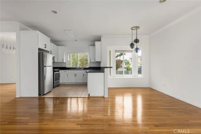 14328 Magnolia Boulevard 2, Sherman Oaks, CA 91423