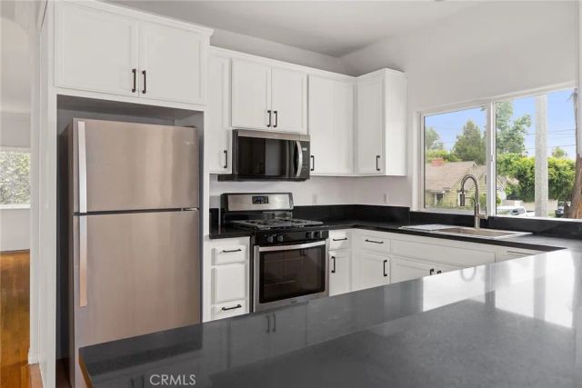 14328 Magnolia Boulevard 2, Sherman Oaks, CA 91423