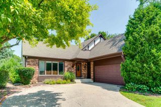 221 Alexandria Drive, Vernon Hills, IL 60061