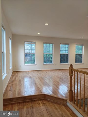 13210 GOOSE POND LN, Fairfax, VA 22033