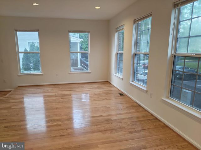 13210 GOOSE POND LN, Fairfax, VA 22033