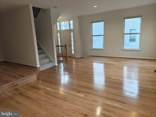 13210 GOOSE POND LN, Fairfax, VA 22033