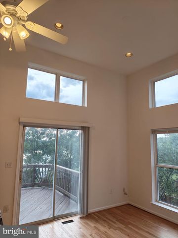 13210 GOOSE POND LN, Fairfax, VA 22033