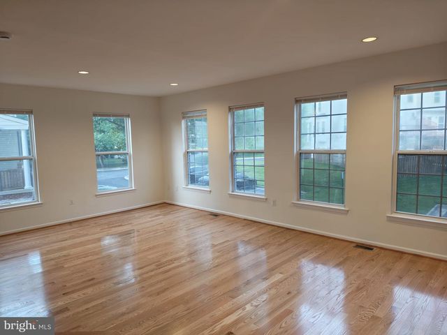 13210 GOOSE POND LN, Fairfax, VA 22033