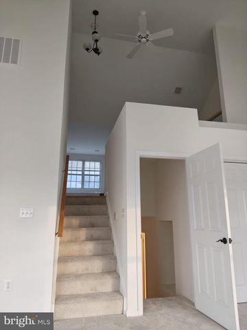 13210 GOOSE POND LN, Fairfax, VA 22033