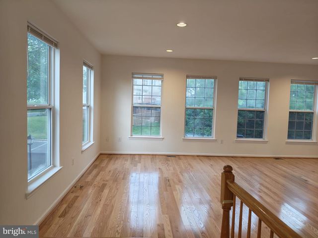 13210 GOOSE POND LN, Fairfax, VA 22033