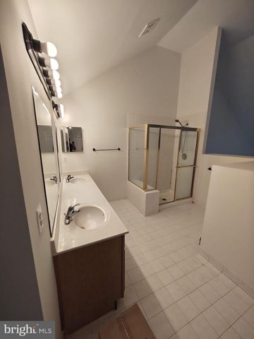 13210 GOOSE POND LN, Fairfax, VA 22033
