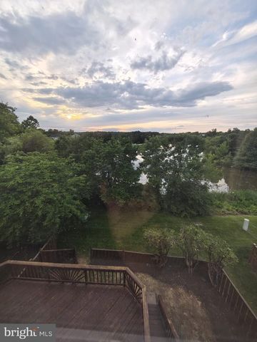13210 GOOSE POND LN, Fairfax, VA 22033