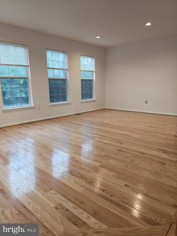 13210 GOOSE POND LN, Fairfax, VA 22033