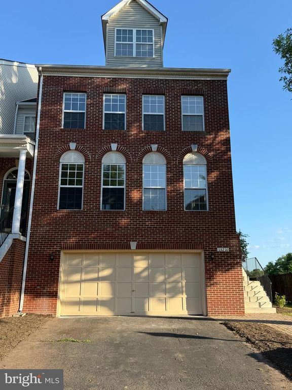 13210 GOOSE POND LN, Fairfax, VA 22033