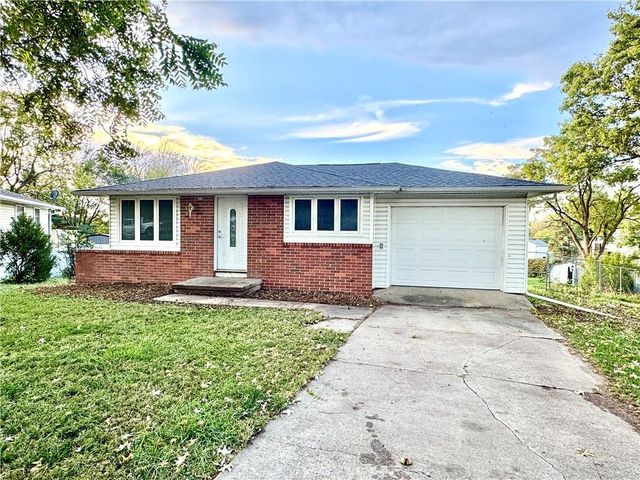 1228 W Crestview Drive, Maryville, MO 64468