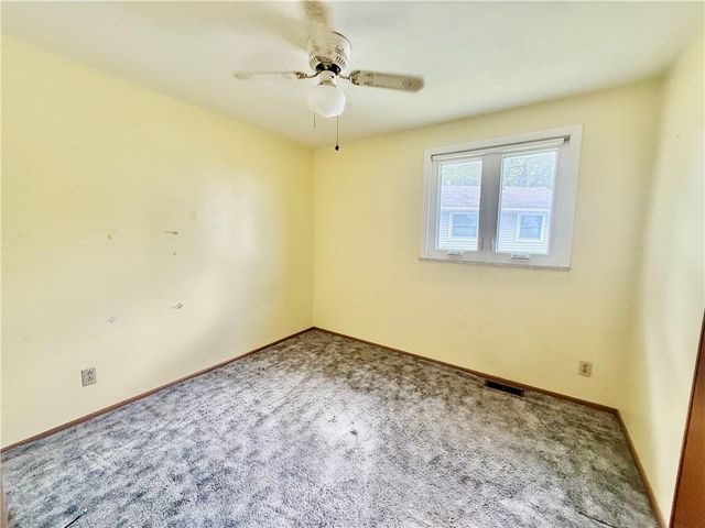 1228 W Crestview Drive, Maryville, MO 64468