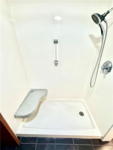 1228 W Crestview Drive, Maryville, MO 64468