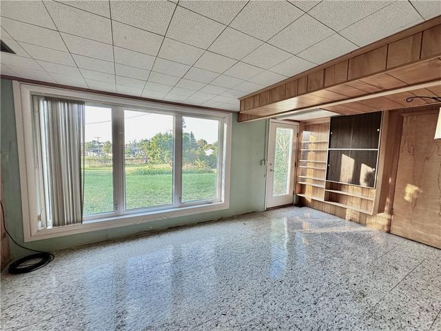 1228 W Crestview Drive, Maryville, MO 64468