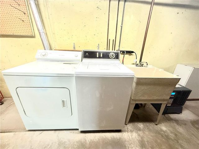 1228 W Crestview Drive, Maryville, MO 64468