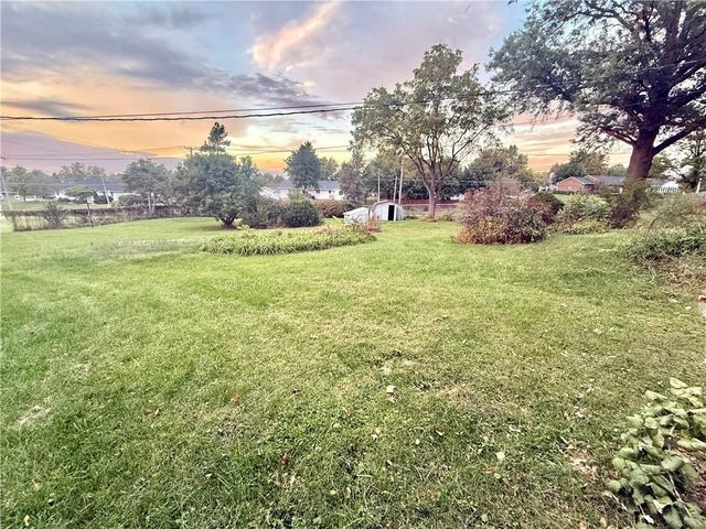 1228 W Crestview Drive, Maryville, MO 64468