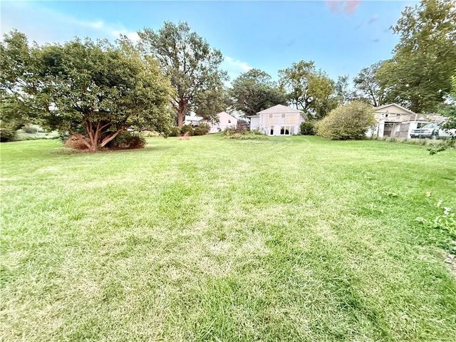 1228 W Crestview Drive, Maryville, MO 64468