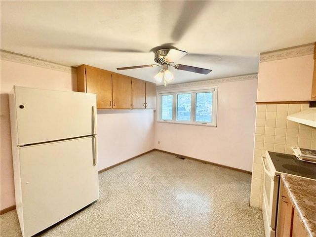 1228 W Crestview Drive, Maryville, MO 64468