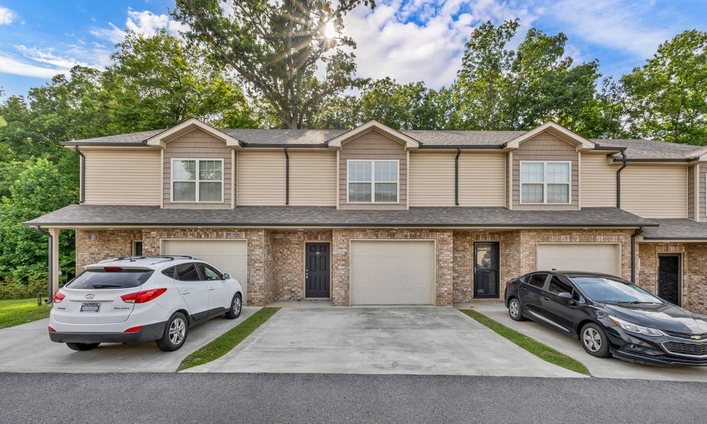 135 Country Ln Unit 203, Clarksville, TN 37043