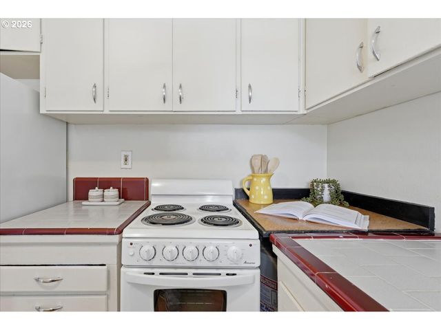 7704 Se HAROLD St Se, Portland, OR 97206