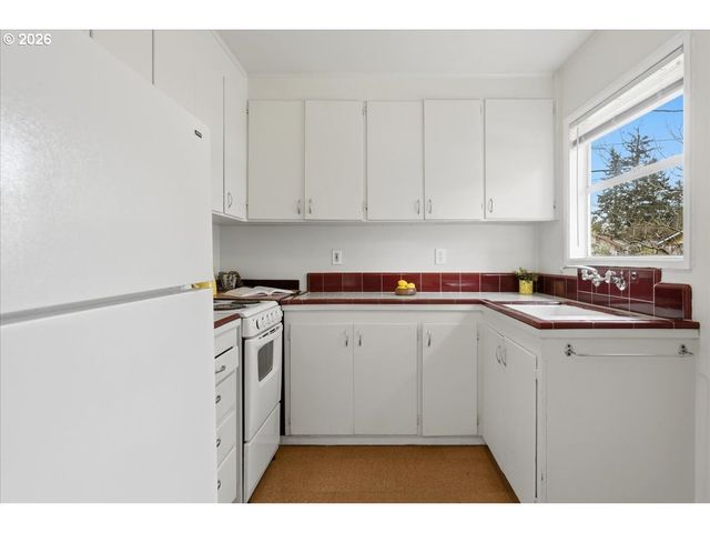 7704 Se HAROLD St Se, Portland, OR 97206