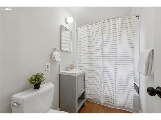 7704 Se HAROLD St Se, Portland, OR 97206