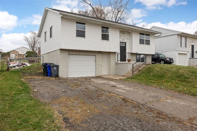 3221 Bramble Road SW, Cedar Rapids, IA 52404