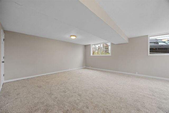 3221 Bramble Road SW, Cedar Rapids, IA 52404