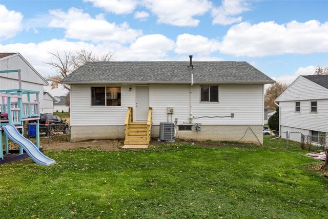 3221 Bramble Road SW, Cedar Rapids, IA 52404