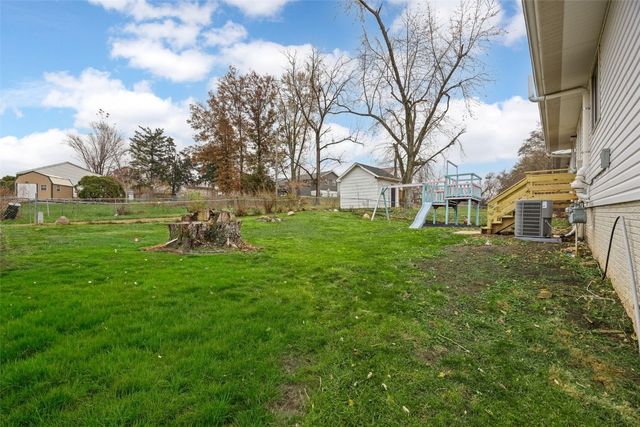 3221 Bramble Road SW, Cedar Rapids, IA 52404