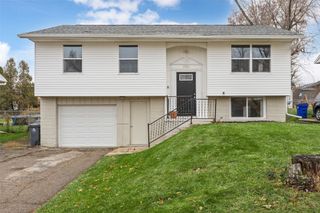 3221 Bramble Road SW, Cedar Rapids, IA 52404