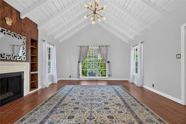 900 E Mountain, Glendale, CA 91207