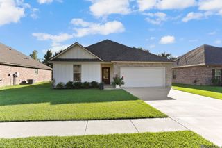 2387 Woodland Ct, Port Allen, LA 70767