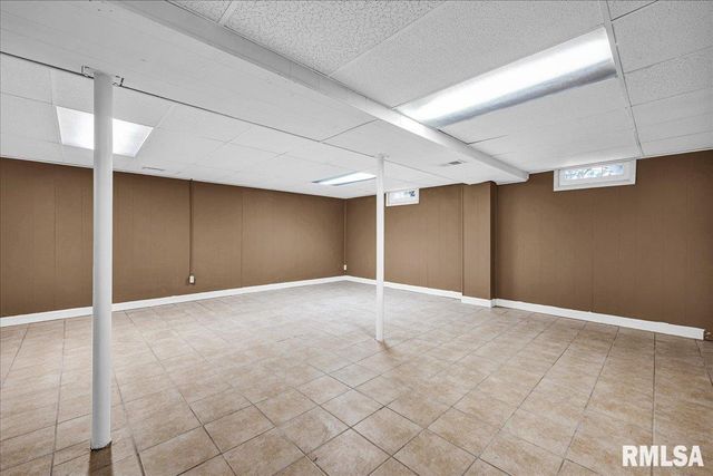 1815 W AUSTIN Drive, Peoria, IL 61614