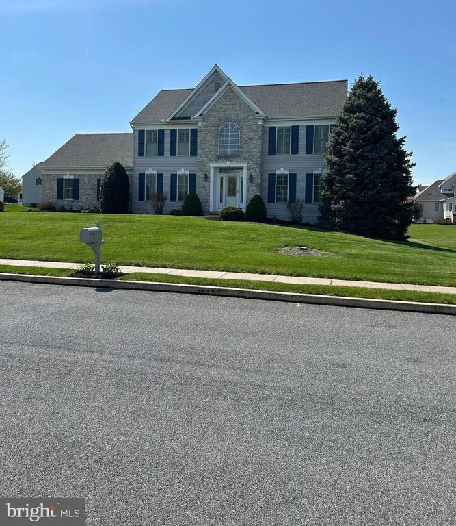 527 PEACE AVE, Mount Joy, PA 17552