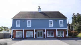 915 N MOUNTAIN RD, Harrisburg, PA 17112