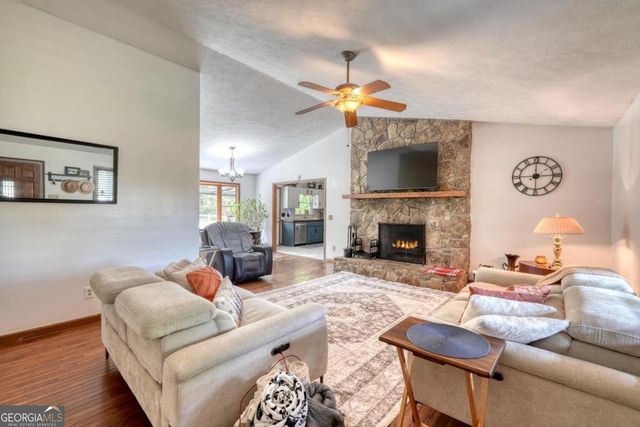 1085 W Jones Creek Road, Blairsville, GA 30512