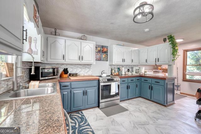 1085 W Jones Creek Road, Blairsville, GA 30512